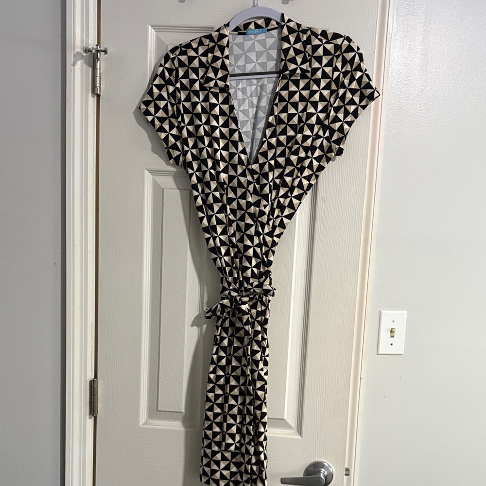 J. McLaughlin Black and Tan Geometric Dress